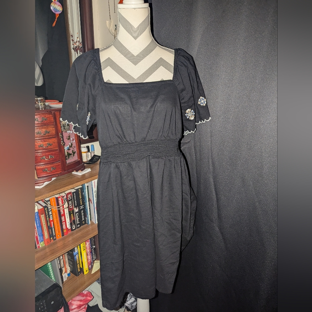 Old Navy Black Dress Flutter Sleeves Floral Embroidered